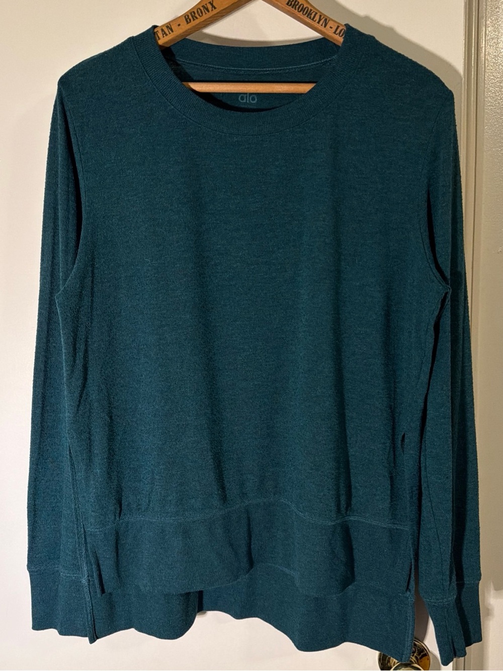 Alo Yoga Glimpse Long Sleeve Pullover Women’s Size M Athleisure Pilates Outdoors